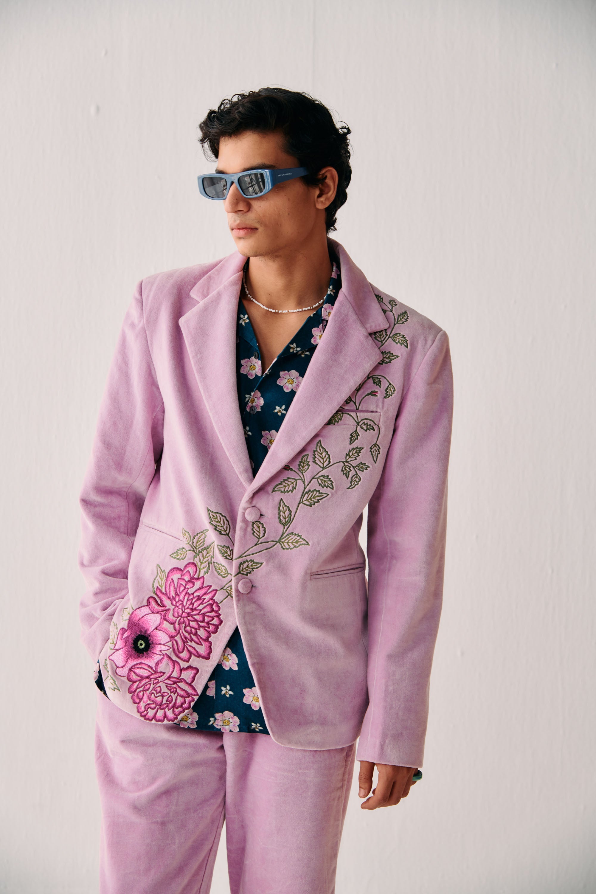 Vintage artwork embroidered blazer-Bubblegum Pink